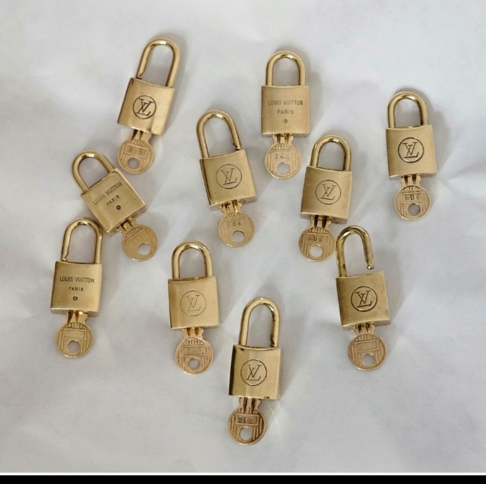 1PC 220 Louis Vuitton lock and Key